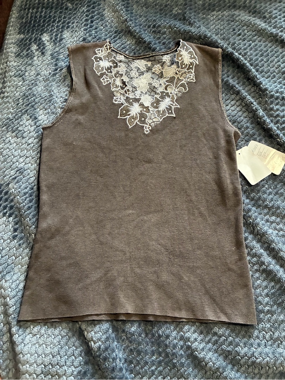 Sleeveless Floral Applique Knit Top